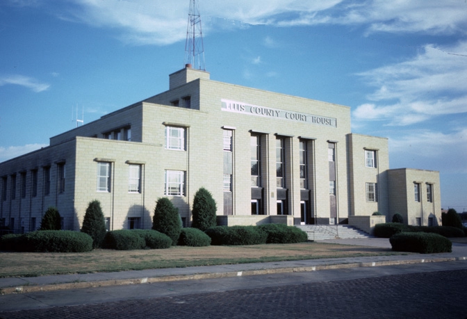 A picture of the western face of the Ellis County Courthouse in Hays, Kansas.