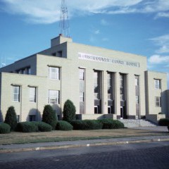 A picture of the western face of the Ellis County Courthouse in Hays, Kansas.
